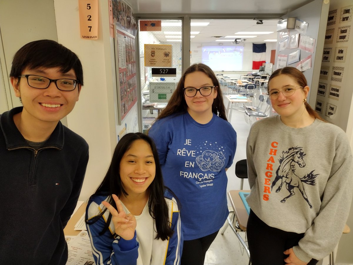 We're ready to meet you Class of 2028! Stop by to visit the French classroom and try out some French trivia for candy (bonbons)!