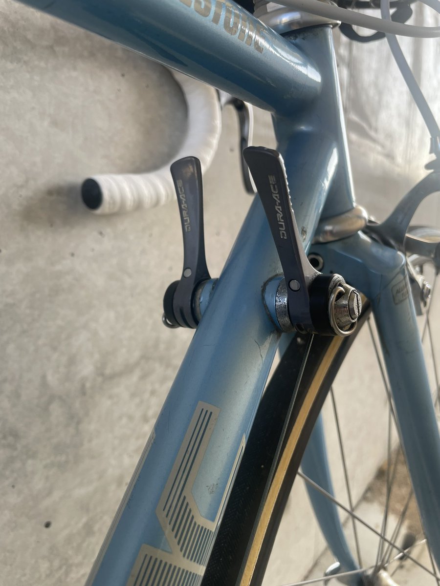 spinningstool's tweet photo. レストアからのポジション出しジテツウ。
Wレバーは、インデックスよりフリクションの方が好き。
自転車の世界に引き込んでくれた方の形見。
ホリゾンタル最高ですが、小人なんでシートポストが出ません🥲
#RADAC https://t.co/mVlT2q7yM8