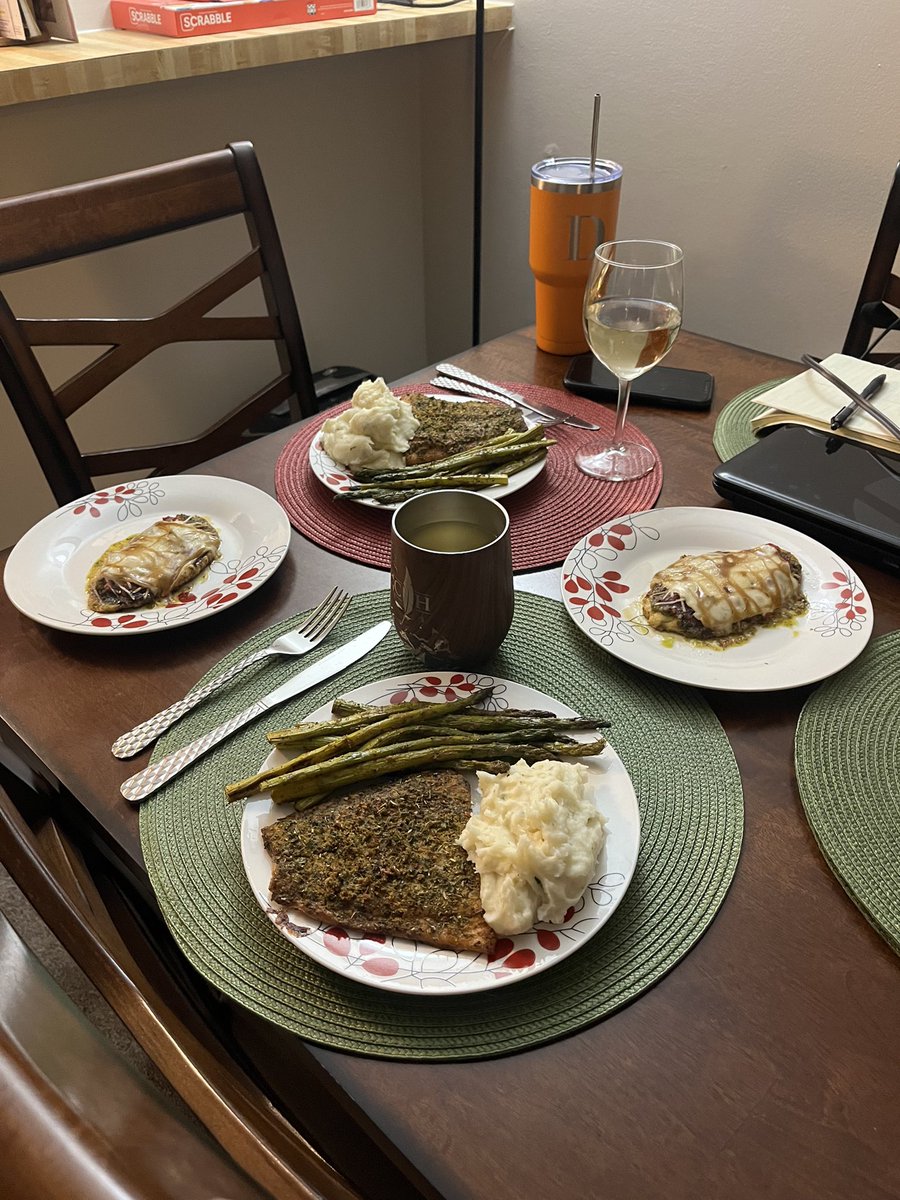 When you hungry…. You cook! Lol
#getyouamanthatcooks
#foodie
#dinnerfor2