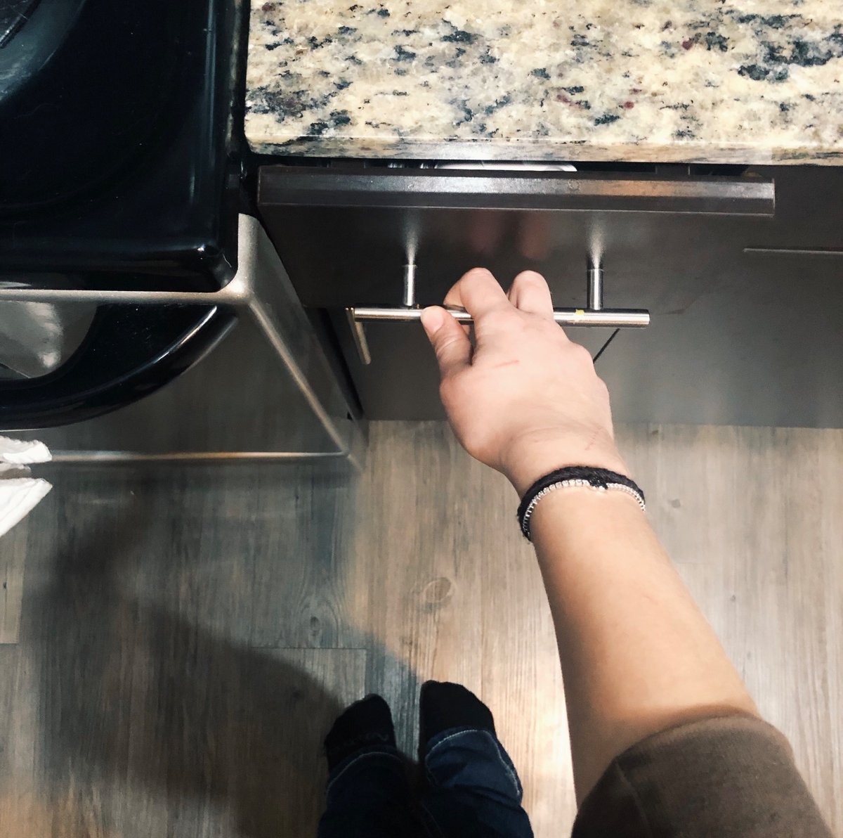 HigginsJoss's tweet photo. Wow, wouldn’t it be nice if the oven wasn’t in the way of this drawer… so I could open it? Maybe? #UnpleasantDesign #fedup #RSJ108 @carenroblin https://t.co/YrDREaS94W