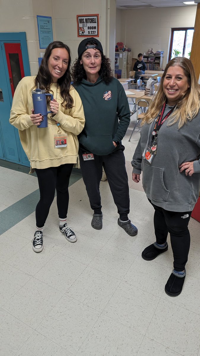 MissGianni27's tweet photo. Dress like a student day. We understood the assignment! #slayslay @MrsA_robms @CRomanoROBMS @koratzanis https://t.co/500Fm547NA