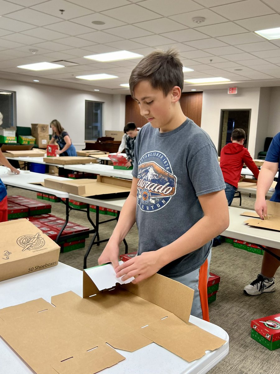 MFMSUpdates's tweet image. Building shoeboxes for Operation Christmas Child! #mfms #mfmsrocks #mfisdcte #mfisd #shoeboxes @MFMSPride