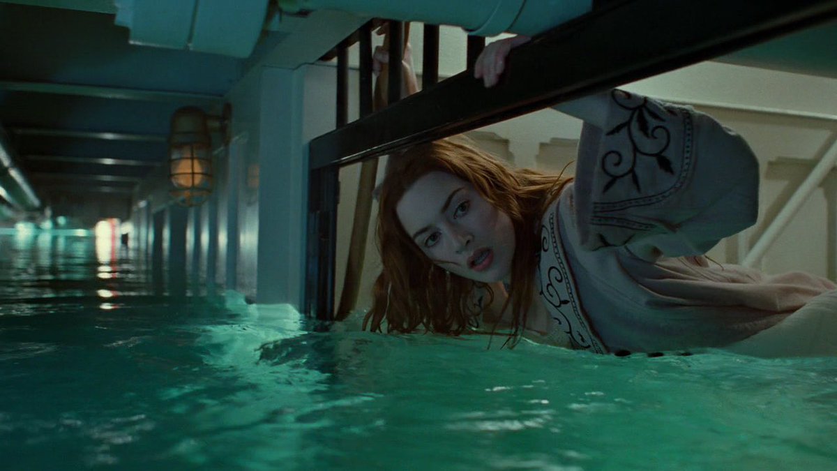cronopiatw's tweet photo. ¿Sabían que en la escena en la que Rose está buscando a Jack mientras el barco se inundaba, el agua que utilizaron para eso PROVENÍA DEL OCÉANO PACIFICO REALMENTE?🤯
Es más, estaba tan fría que la reacción de Kate Winslet al sumergirse FUE REAL. Hasta le dió HIPOTERMIA y casi+ https://t.co/xGqVZaUMIc