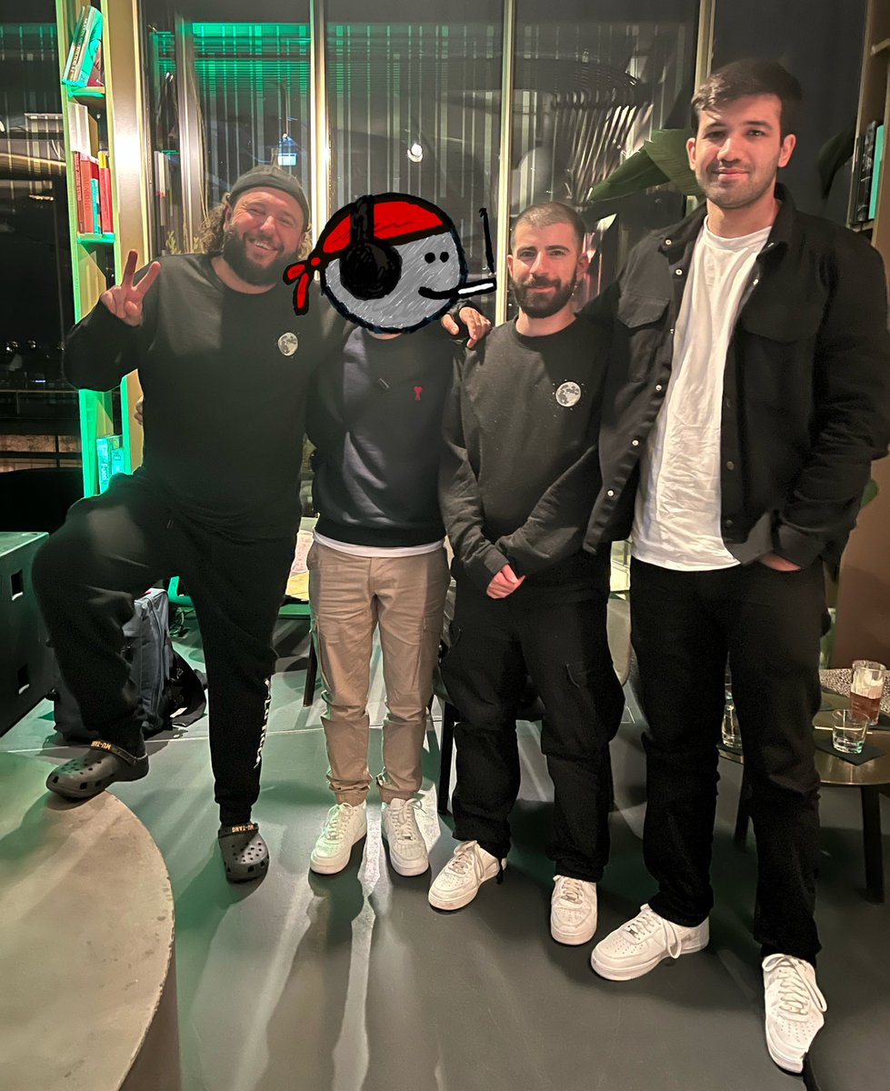 MediaGiraffes's tweet photo. Found some ETH people, I think they’re lost https://t.co/jgHTQafata