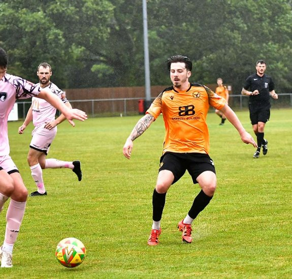 🤔 | 𝗚𝗲𝘁 𝘁𝗼 𝗸𝗻𝗼𝘄...𝗟𝗨𝗞𝗘 𝗗𝗘𝗟𝗔𝗡𝗘𝗬

<a href="/sarahlousport/">Sarah-Louise ⚒️</a> shoots over some quickfire questions to midfielder, Luke Delaney, in a new website feature.

Get to know him here 👉 pitchero.com/clubs/bashleyf…

Who does <a href="/lukedelaney_8/">LD</a> think has the best banter in the squad? 👀