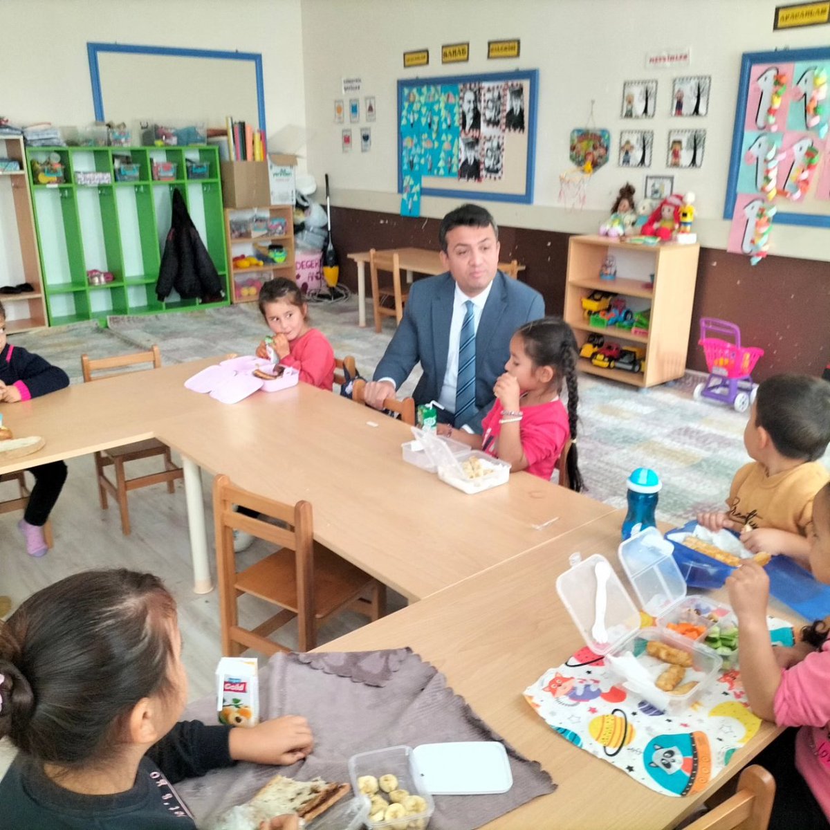 GebecelerBld's tweet photo. Sayın Vali Yardımcımız/Belediye Başkanımız Mehmet KEKLİK  Şehit Yakup Suna İlkokulu ve Gebeceler İmam-Hatip Ortaokulunu  ziyaret etmiştir.@mehmetkeklik94 https://t.co/O5Un98LqiV
