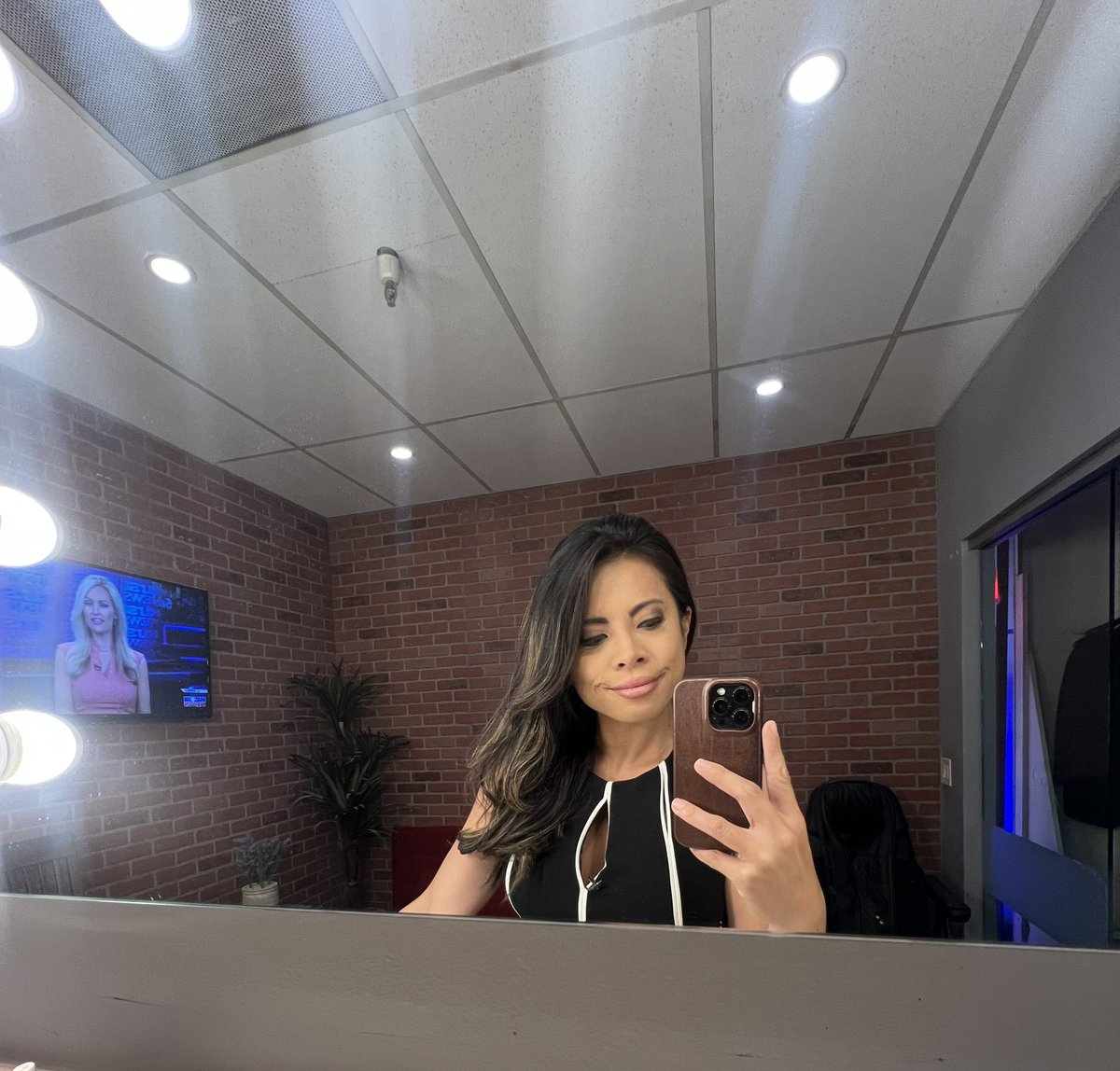 San Diego sunsets are the best! Glad to call this place my home &amp; blessed to have a job I love doing! Thanks for tuning in every morning on GMSD! <a href="/KUSINews/">KUSI News</a> 
🌤️🌴🌅#weather #weatheranchor #kusinews #GoodMorningSanDiego #GMSD