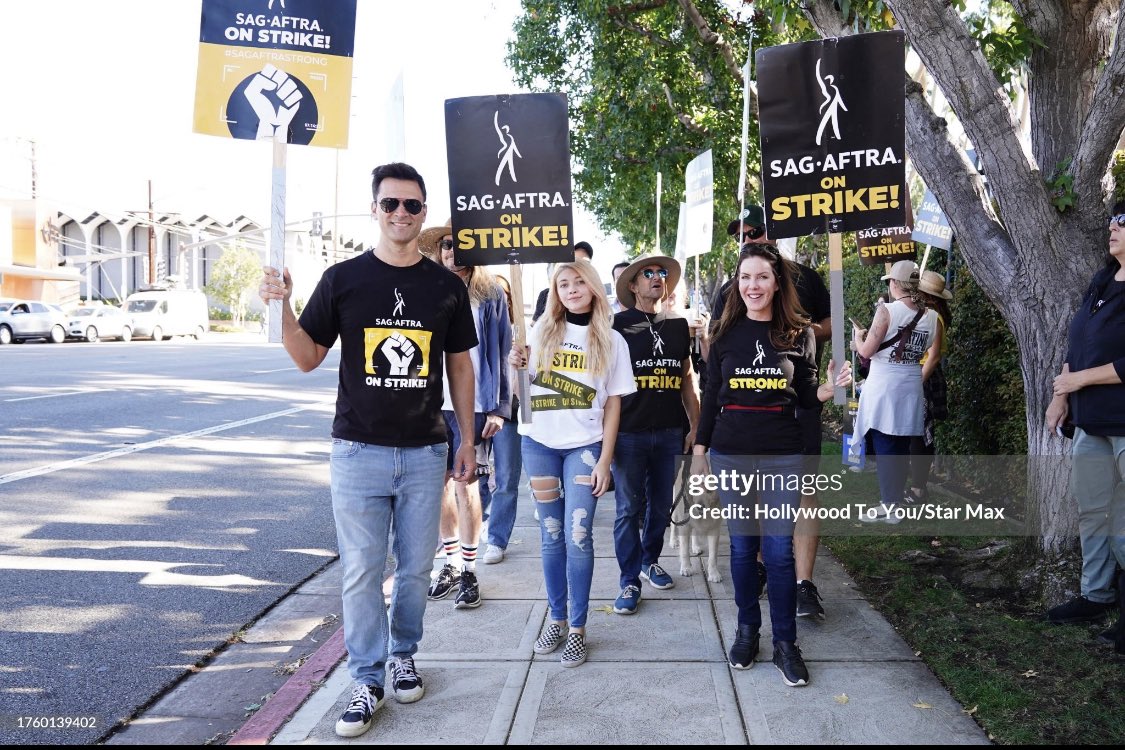 kashhovey's tweet photo. One day longer, one day stronger. Great running into so many colleagues and friends on the line! @kirareedlorsch @SamanthaABailey @sagaftra 
#sagaftrastrong #sagaftrastrike #sagaftra https://t.co/fGJ2KBCeQD https://t.co/pUe8rFLZue