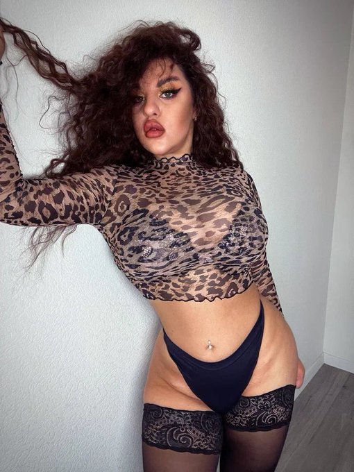 I'm not a cat, but you can pet me💋🐱 https://t.co/X6iXEZjgoq