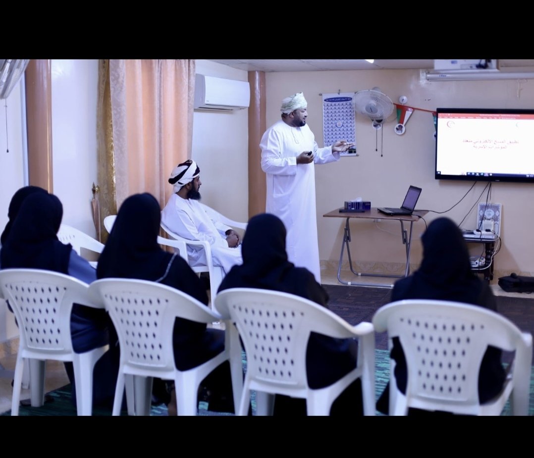 cbioman's tweet photo. نفذت دائرة المبادرات المجتمعية والصحية بالتعاون مع اللجنة الصحية بولاية بدبد صباح اليوم الخميس ٢ نوفمبر ٢٠٢٣ تدريبات لعدد  من المتطوعات من ممثلات الأسر بالقرية ضمن المرحلة التحضيرية للبدأ في المسح الميداني للمنازل للعمل على تنفيذ توصيات خطة قرية الخوبي الصحية https://t.co/X4lGgyTUI9
