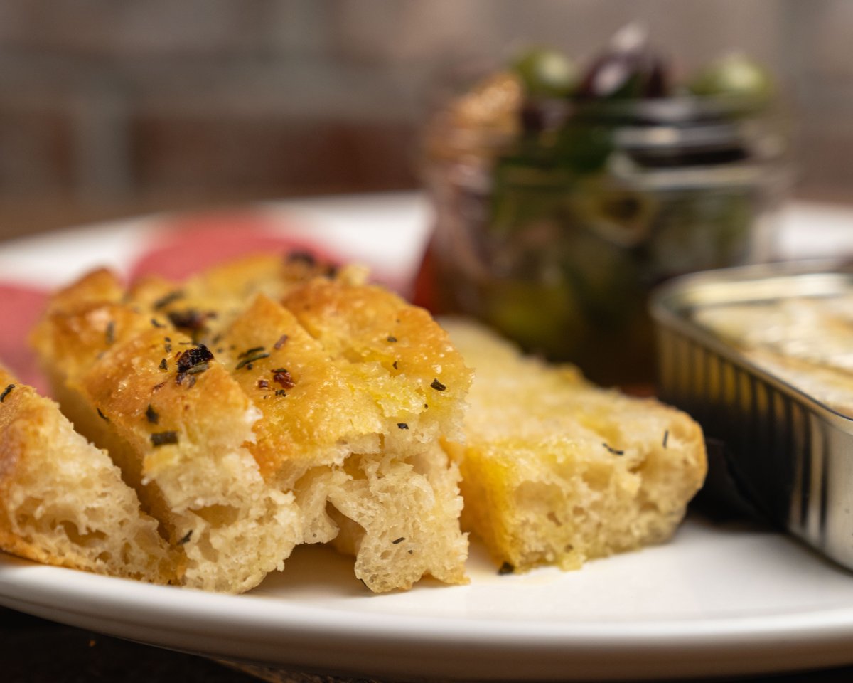 ScholarPDX's tweet photo. Daily Focaccia with add-ons. Excellent for a table sharer! 

#portlandrestaurant #freshproduce #scholarpdx #amaro #eaterpdx #pdxcocktails #craftcocktailbar #travelpdx #hungryinportland #pdxeatsfood #foodandwine #pdxfood #pdxeats #lifeonthepass #starchefs https://t.co/NrJvaYP9d0