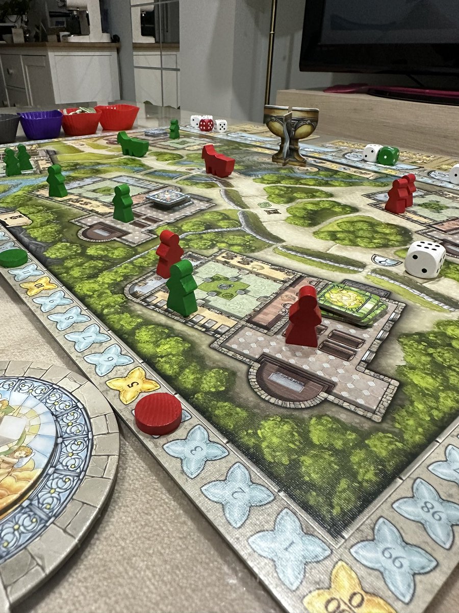 SectarioLudico's tweet photo. Esta tarde hemos elegido una vieja reliquia #Monasterium. No es ni mucho menos un 🔝 pero es uno de esos juegos de mi ludoteca que le tengo mucho cariño y que me suele cumplir una partida divertida de 1h aprox a 2j. No todo pueden ser novedades y a veces apetece volver a clásicos https://t.co/vSO0o7lDGJ