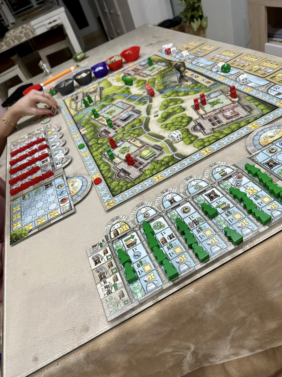SectarioLudico's tweet photo. Esta tarde hemos elegido una vieja reliquia #Monasterium. No es ni mucho menos un 🔝 pero es uno de esos juegos de mi ludoteca que le tengo mucho cariño y que me suele cumplir una partida divertida de 1h aprox a 2j. No todo pueden ser novedades y a veces apetece volver a clásicos https://t.co/vSO0o7lDGJ