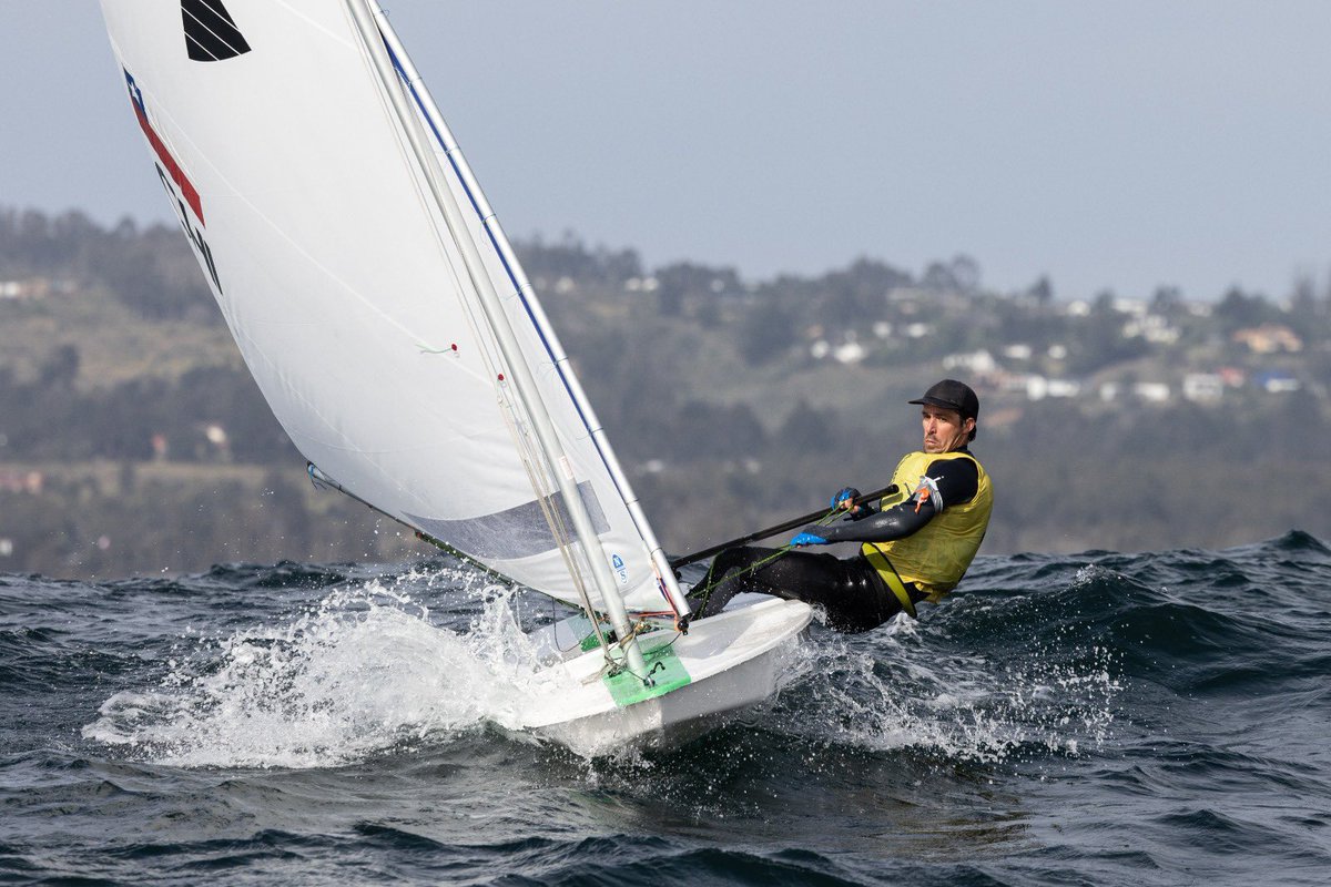 ¡DOS MEDALLAS MÁS! 😌😌

En Algarrobo, el Team Chile 🇨🇱 de Vela ⛵️ aseguró dos preseas más —al menos bronces 🥉—tras la buena presentación en Sunfish.

Diego González tiene chance de ser campeón 🥇 en la Medal Race, mientras que María José Poncell luchará por la plata 🥈. Ambas