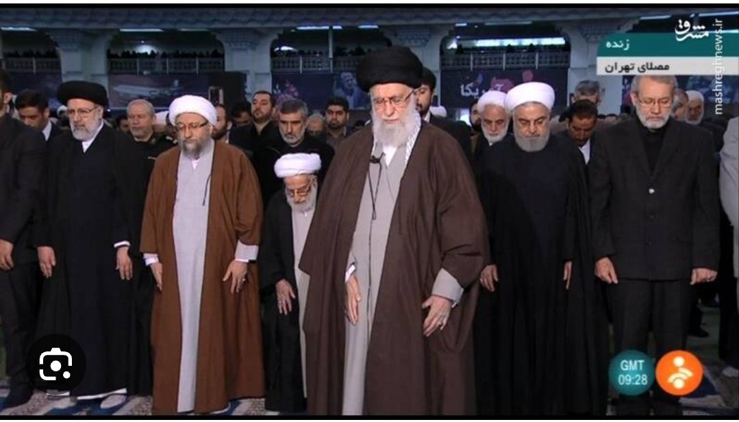MarMar_Mar_one's tweet photo. @_KhodaBiamorz بهترین جا، نماز جمعه‌های خامنه‌ایه با حضور مسولان کشوری و لشکری 😂😂😂 https://t.co/VyrwwZq8jS