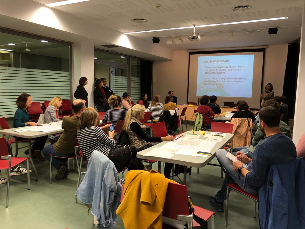 Participem a través de la Revolta escolar en els processos participatius destinats a la pacificació dels entorns escolars de les escoles del centre.