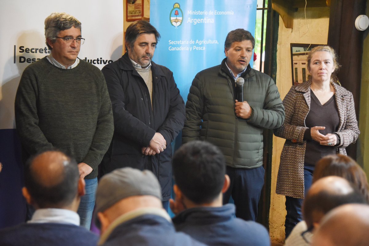 jmfernandeza's tweet photo. En Cañuelas, presentamos el Programa de Fortalecimiento del Agroturismo Sustentable – #PROFAS. El Programa está destinado a pequeños y medianos productores agroalimentarios y brinda financiamiento para proyectos turísticos, favoreciendo la generación de empleo y el arraigo rural. https://t.co/qM3M6ZIWdT