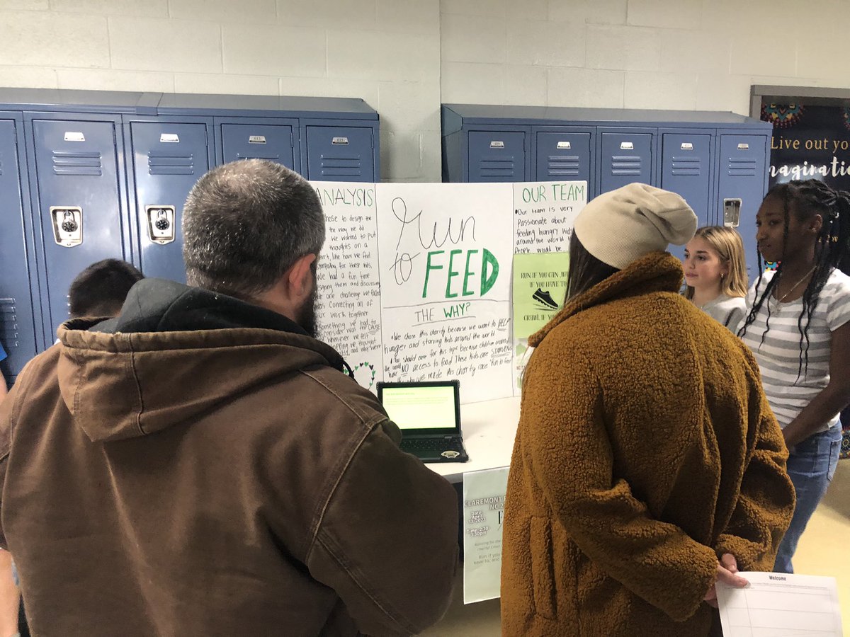 Mrs. Circle Putt tweet media