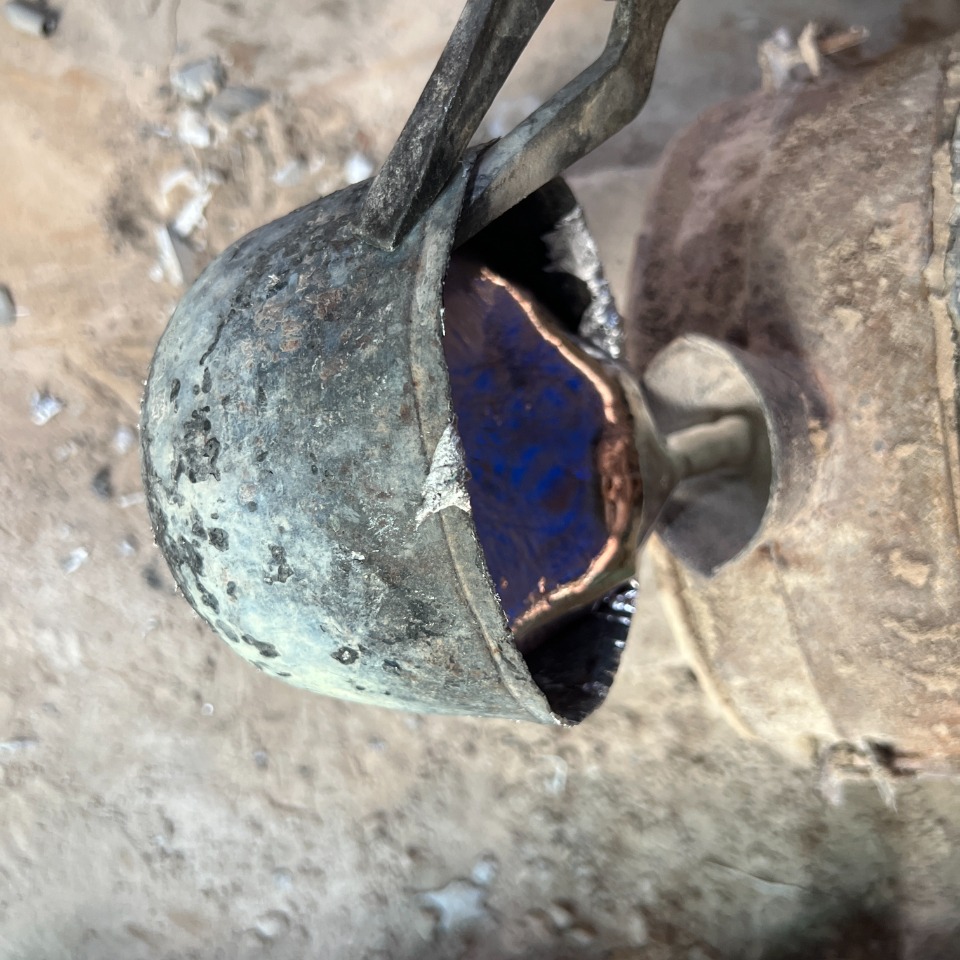MelaArtisans's tweet photo. Pouring something new. 
The casting process for our metal collection takes expertise and care. 
Luckily, our artisans have both. 

See all Mela Artisans goods at https://t.co/DQsSrHHDiR

#melaartisans #homedecor #handmade #byheartbyhand https://t.co/sej6nkuQw2