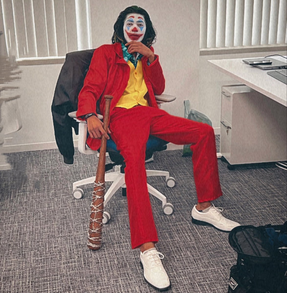 shangofficiall's tweet photo. IS IT JUST ME OR IS IT GETTING CRAZIER OUT THERE ? #joker #halloween https://t.co/lssNWxO2kZ