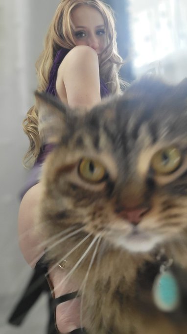 Every single photo I tried to take today turned out like this 😂😂 https://t.co/6TCJJAITXD