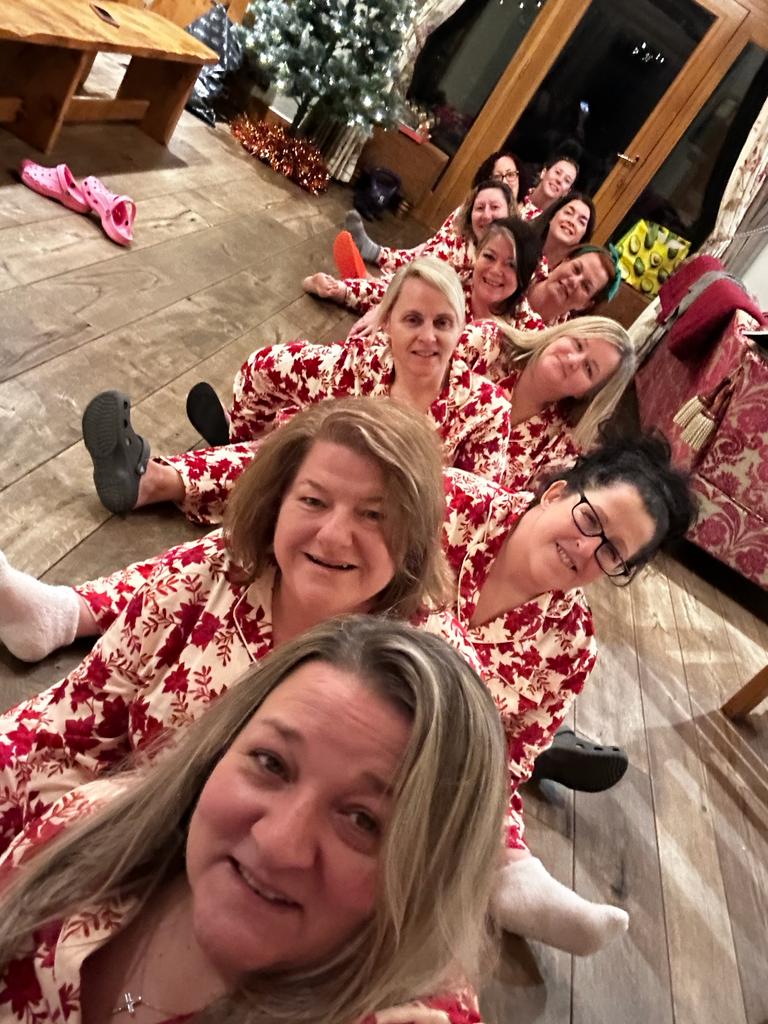 MarieWallace74's tweet photo. @BBCTheOneShow @robbiewilliams 
Sorry we won't make London this weekend for #POPUP #netflix as we are all together in Rochdale. You brought us all together many years ago in a queue &amp; we celebrate every year in a Barn. Thank you 😊 https://t.co/loJxMtMEPa