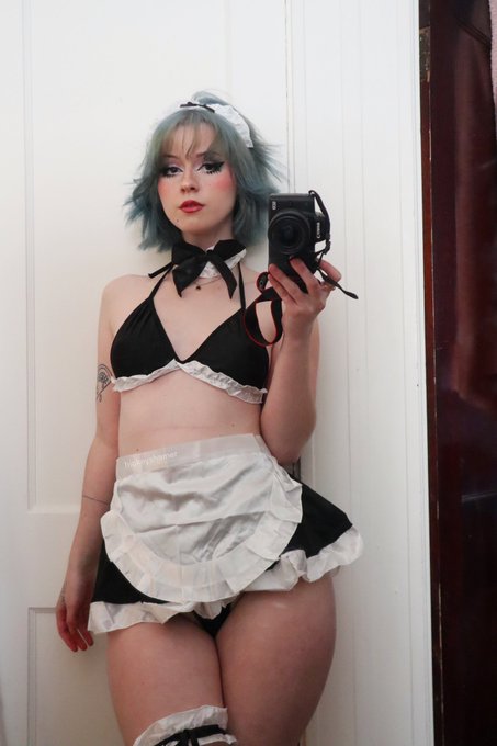 anyone wanna get pegged https://t.co/ZbnBe5FUVM
