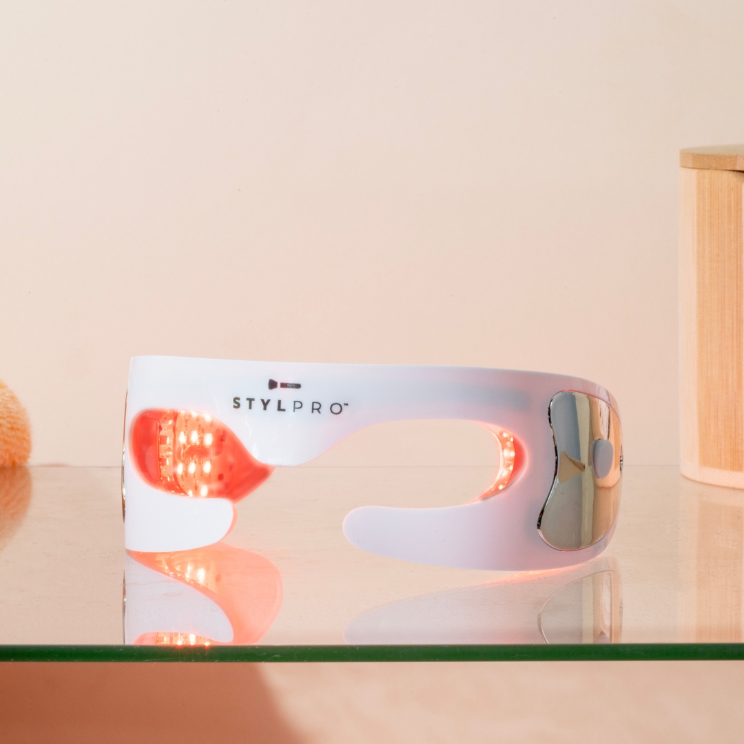 StylPro_UK's tweet image. 🌟Brighten Your Gaze with STYLPRO Radiant Eyes Red LED Goggles now available from ASOS🌟

The future of skincare is here with our Red Light Therapy Goggles – designed to reduce wrinkles, dark circles, and more🙌

Shop here: l8r.it/V1Dk

#stylpro #asos #redled