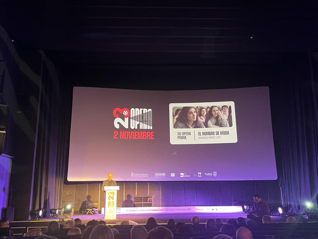 Contigo_Tudela's tweet image. 📽️ Disfrutando de la historia del #cine con la #ÓperaPrima del gran Fernando Méndez Leite, Presidente de la Academia de las Artes y las Ciencias Cinematográficas de España.
Festival de cine Ópera Prima
#Tudela
@festioperaprima