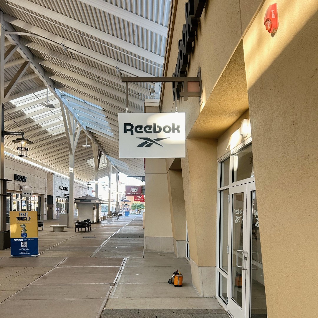 OmegaSignChicag's tweet image. Blade Signs offers an elegant yet bold design with a distinct rectangular shape, custom dimensions, and modern letters and graphics, making your business stand out! 🙌  

#Bladesigns #Reebok #Signage #Omega #BoldDesign #StandOutFromTheCrowd