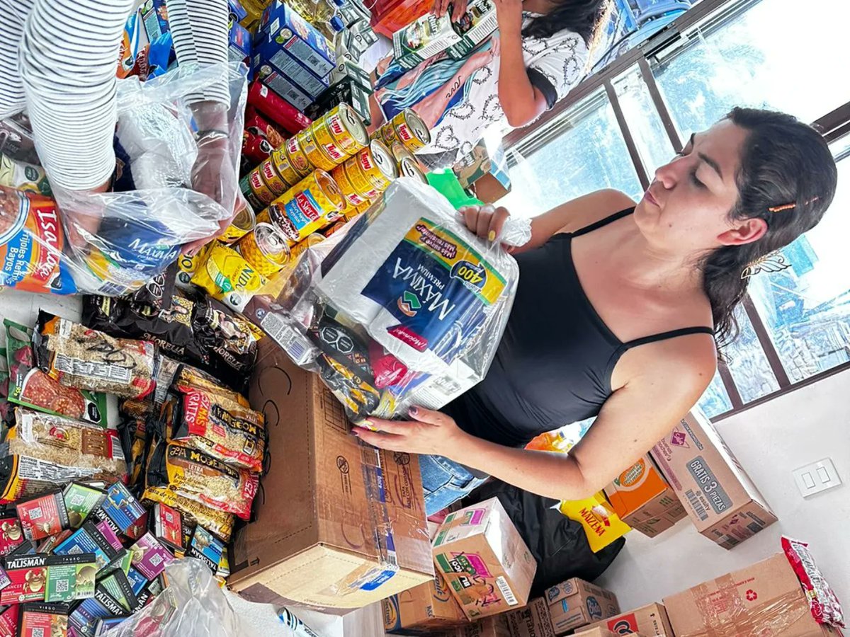 AcCgoci's tweet photo. Desde el Centro de Gobernanza y Cooperación Internacional A.C. junto a los aliados de Guerrero se continúa con la recolección y distribución de los víveres para las regiones afectadas. https://t.co/DRFppzPnCp