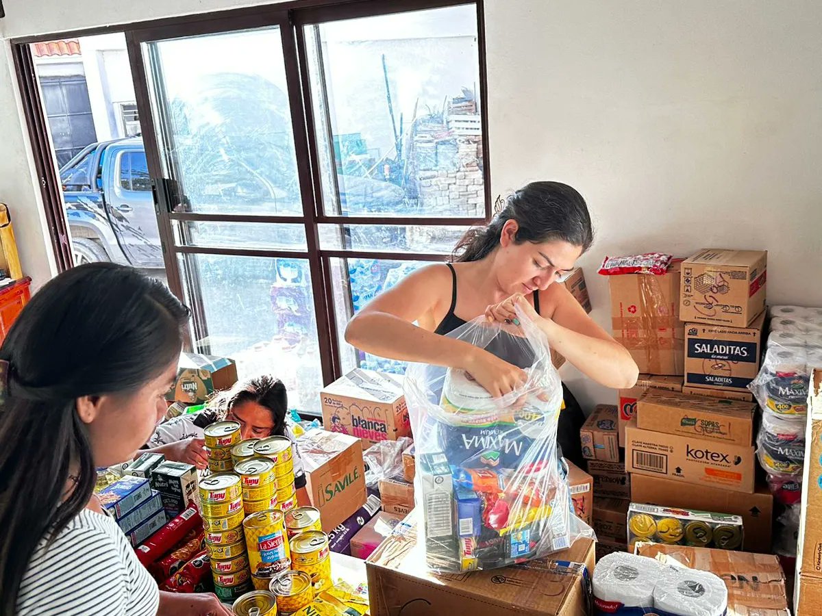 AcCgoci's tweet photo. Desde el Centro de Gobernanza y Cooperación Internacional A.C. junto a los aliados de Guerrero se continúa con la recolección y distribución de los víveres para las regiones afectadas. https://t.co/DRFppzPnCp
