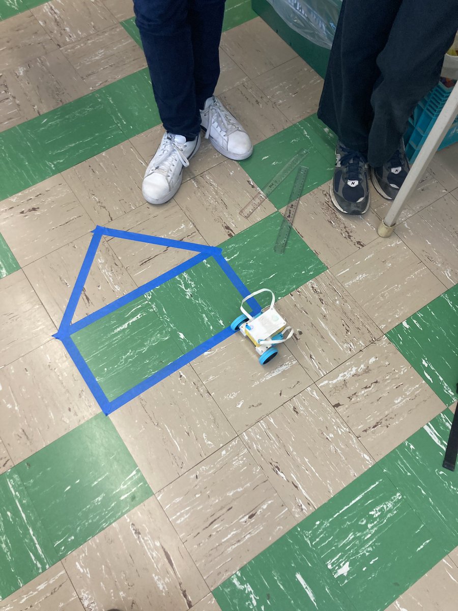 mrsdoucetsclass's tweet photo. Thank you Queen’s Engineering Connections Team! My students enjoyed applying the scientific design process to code their their own Mars Rovers. Productive struggle, problem solving and collaboration! @ModuleAcadie https://t.co/oABDHKhgmD