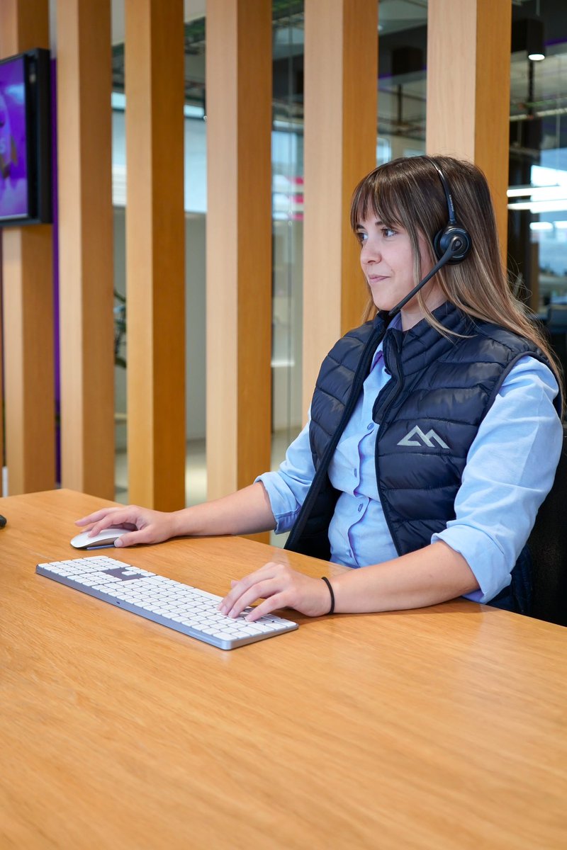 ConectaBalear's tweet photo. Así de bien sienta nuestro nuevo uniforme al equipo de atención al cliente. 📸
¡100% preparados para la temporada otoño-invierno!🔝
#TeamConecta 💜 https://t.co/FXV7wpzJq3