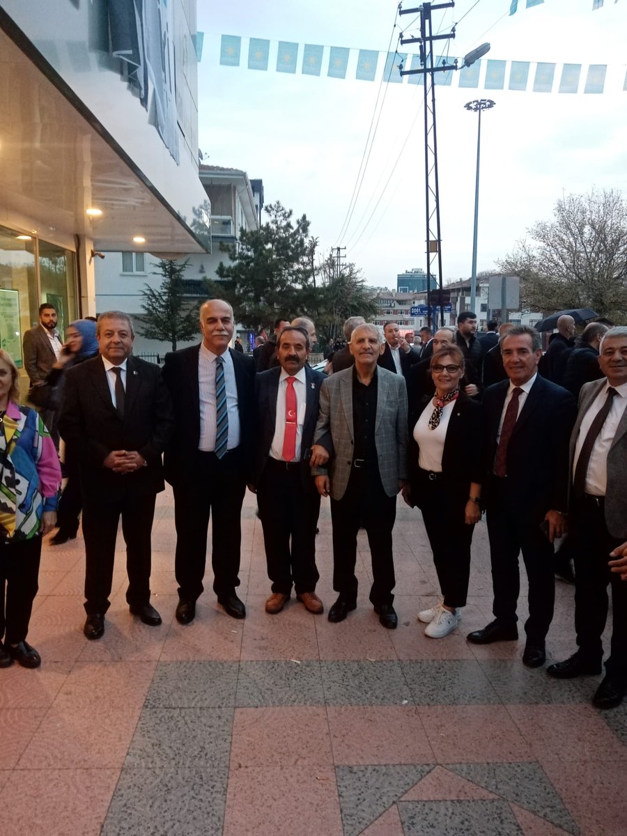 tlybkdgd's tweet image. Vekilimiz onursal Başkan #FahrettinYokuş  #AVAZ&apos;ın Genel  Başkanı Sn. #ŞerafettinDeniz bey Genel sekleter Sn. #AdnanMmdhÖzer bey, İlçe Başkanımız  #NafizYayla bey ,  Kıymetli  Bakanımız koca Bozkurt @OktayVural🤘 Biz böyle İYİ yiz. ☀️🇹🇷