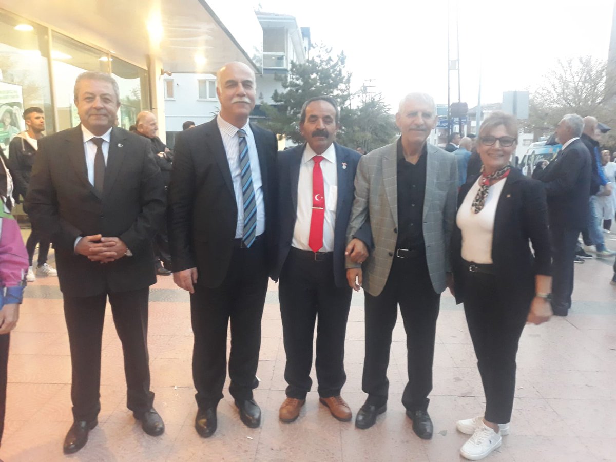 tlybkdgd's tweet image. Vekilimiz onursal Başkan #FahrettinYokuş  #AVAZ&apos;ın Genel  Başkanı Sn. #ŞerafettinDeniz bey Genel sekleter Sn. #AdnanMmdhÖzer bey, İlçe Başkanımız  #NafizYayla bey ,  Kıymetli  Bakanımız koca Bozkurt @OktayVural🤘 Biz böyle İYİ yiz. ☀️🇹🇷