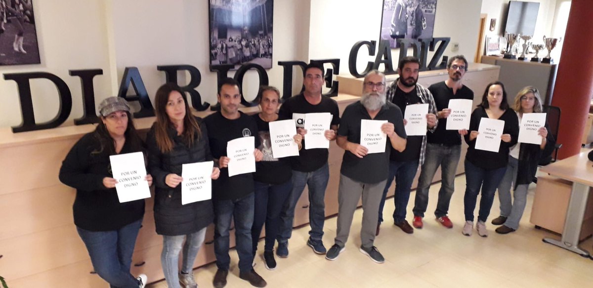En <a href="/diariocadiz/">Diario de Cádiz</a> desplazamos nuestro #MiércolesNegro a este jueves, Día de Difuntos. Pronto hará 8 años que nuestro Convenio y nuestros salarios permanecen en punto muerto por la decisión unilateral de la empresa <a href="/ccoocadiz/">CCOO de Cádiz</a> <a href="/APCadiz/">APC</a> <a href="/periodistacadiz/">Periodistas Cádiz</a> <a href="/PeriodistasAND/">CPPA</a> <a href="/ami_asociacion/">AMI</a>
