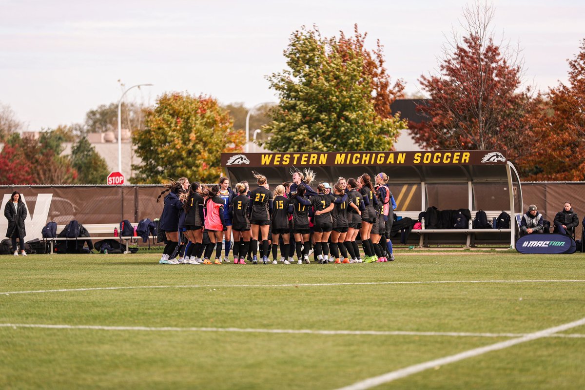 KentStAthletics's tweet photo. Flashes defeat Western Michigan to advance to the @MACSports Championship Game for the first time since 2021! 😤 

#GoFlashes⚡️ https://t.co/iPrOBkAHt6