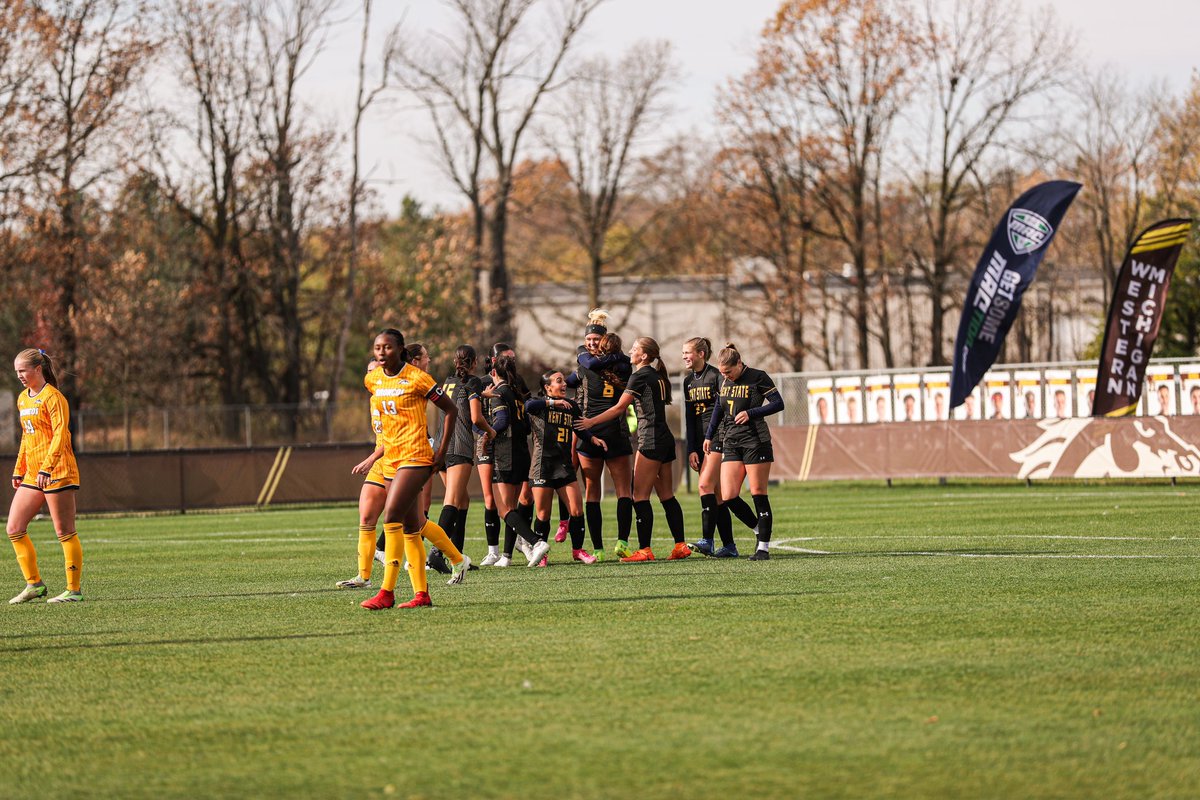 KentStAthletics's tweet photo. Flashes defeat Western Michigan to advance to the @MACSports Championship Game for the first time since 2021! 😤 

#GoFlashes⚡️ https://t.co/iPrOBkAHt6