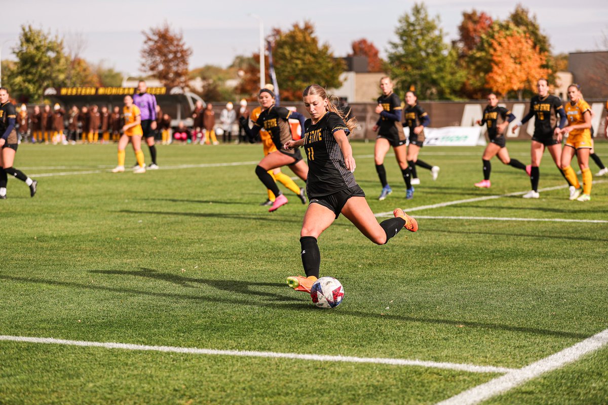 KentStAthletics's tweet photo. Flashes defeat Western Michigan to advance to the @MACSports Championship Game for the first time since 2021! 😤 

#GoFlashes⚡️ https://t.co/iPrOBkAHt6
