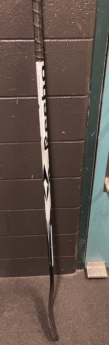 Huskies27's tweet photo. ⁦@armdog⁩ - she was a beauty for a long time!  Today she went to hockey heaven!  Thanks ⁦@UofSHPCcoach⁩ for giving me the pleasure of calling this twig my own! https://t.co/oQJ7yrSdnx