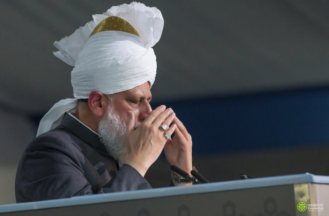 AhmadiyyaNL's tweet photo. #Palestine #Israel -  Hazrat Mirza Masroor Ahmad prayed: May Allah enable the big powers of the world to establish justice on both sides and thereby establish peace, rather than inclining to one side and usurping the rights of the others. #voicesforpeace #destemmenvoorvrede https://t.co/6w2qJw0XjY