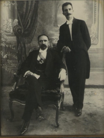 2 noviembre 1911.- Al haber obtenido 19,997 votos (el 99% del total ) en su favor en contienda del 10 de octubre, la Cámara de Diputados declara electos a Francisco Ignacio Madero González y José María Pino Suárez, como Presidente y Vicepresidente para el período 1911-1916.