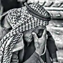 لو تقويّت وتصبّرت من فوق اللزوم 
خاطري من سود الايام مكسورِ كسر 

ضيقة عين تفارق . . وحزن وقل نوم 
وعينٍ  ليا شافت النوم وقالت قم وأسر .