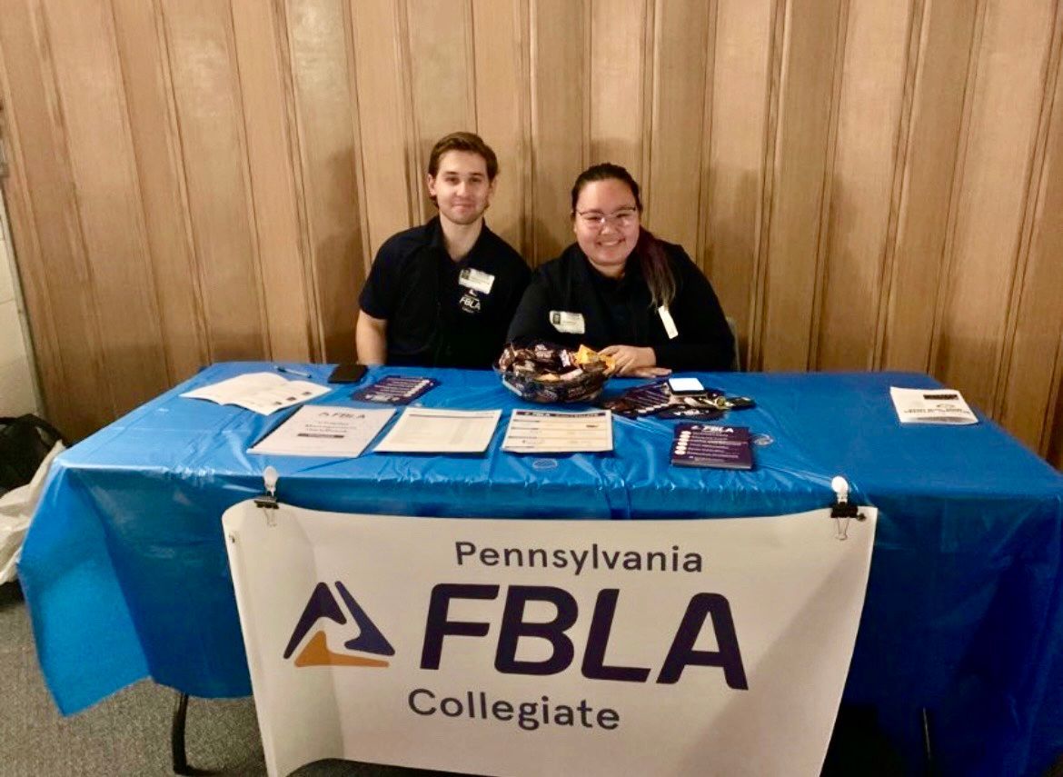 PA_FBLAC's tweet photo. 🚀💼 PA FBLA taking it to the next level with high schoolers! Our PA Vice President and State Treasurer had an incredible time at the FBLA High School Regional Leadership Conference for Region 8. https://t.co/uMAOlQkMm3
