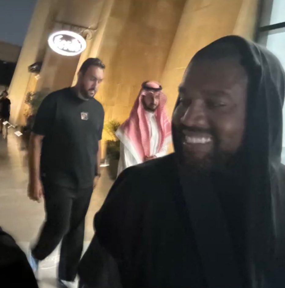 parisaintshop's tweet photo. HappYe 😁

(11.02) 

📍 Riyadh, Saudi Arabia https://t.co/4cAfinFX5U