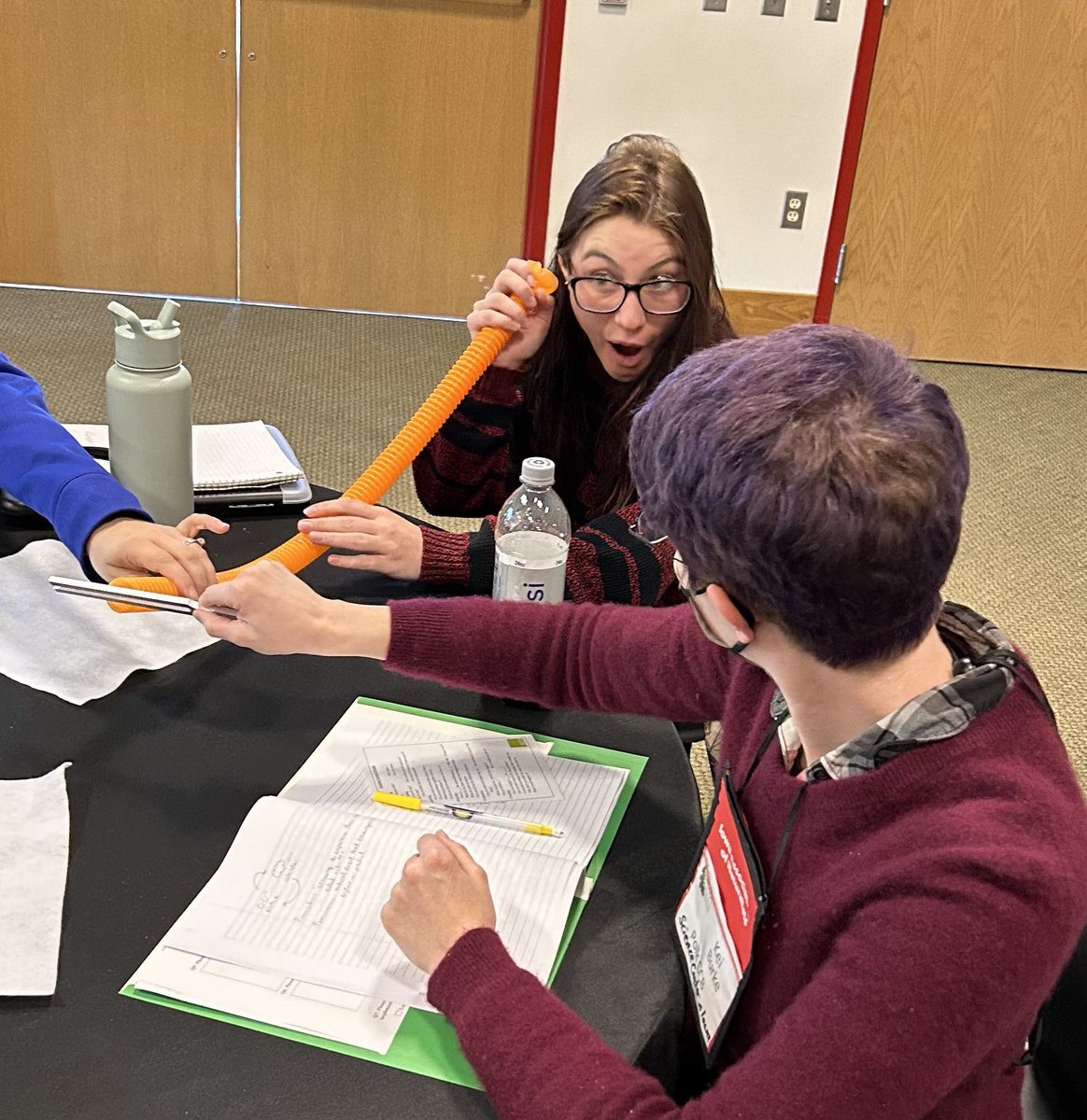 sciowapintsize's tweet photo. Prompting curiosity and wonder with Iowa Naturalists to learn more about how sound waves travel.  ⁦@SCIOWA⁩ ⁦⁩ https://t.co/Hlkxf5LNjf