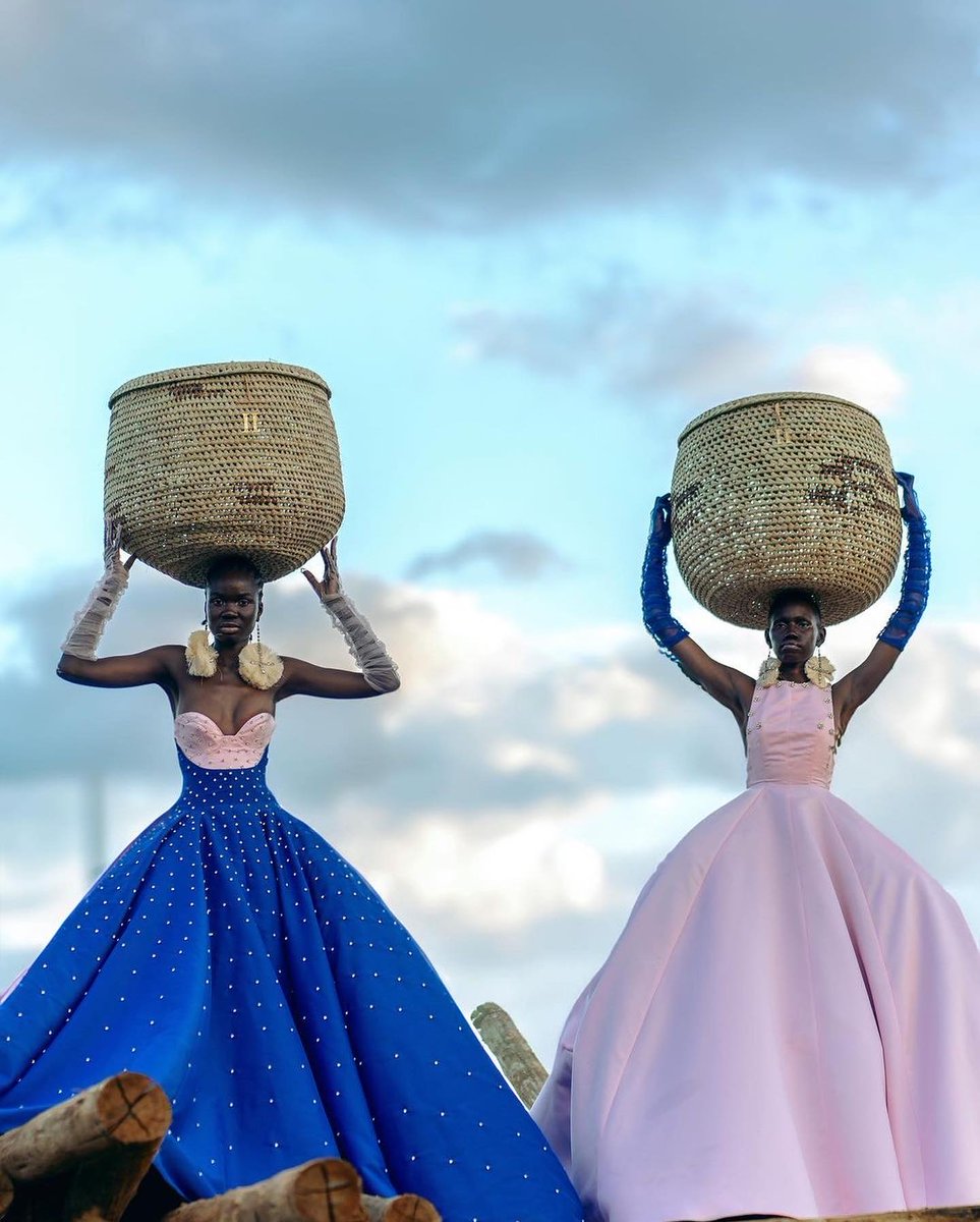 campussnap0's tweet photo. ——
“IGITEBO”, An exploration of colour &amp; volume by Kenyan based luxury designer Muyishime 
#Repost @guzangs

Photographer: @kiguta_francis 
Models: @milliearchie_  @_chudier_ 
Mua:  @edi.patrick_

#campussnap https://t.co/EOoCSdNWUA