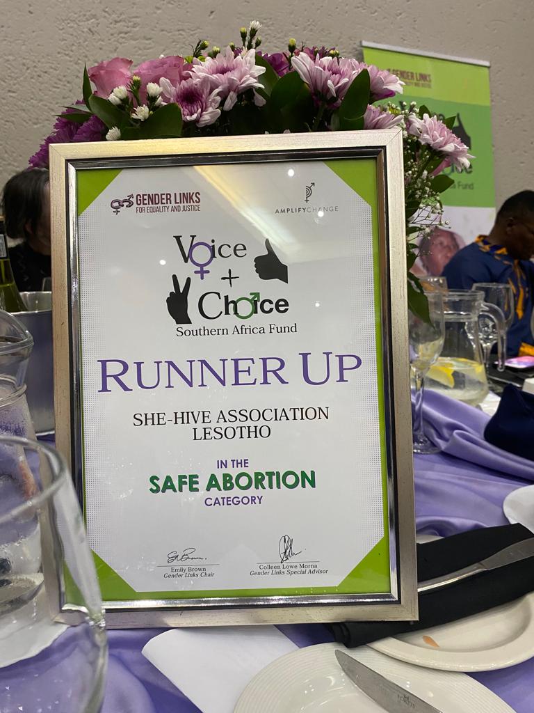 she_hive's tweet photo. We're at the #VoiceandChoice Learning and Sharing Summit by @Genderlinks @VCSAFund, we shared the best practices of our #UnmutingandAmplifyingEchoesofAGYW  with which we're advocating for #Decriminilizationofsafeabortion and were runner ups all thanks to our Mab @pitso_mamello 🥳 https://t.co/HtB5CtsW4a