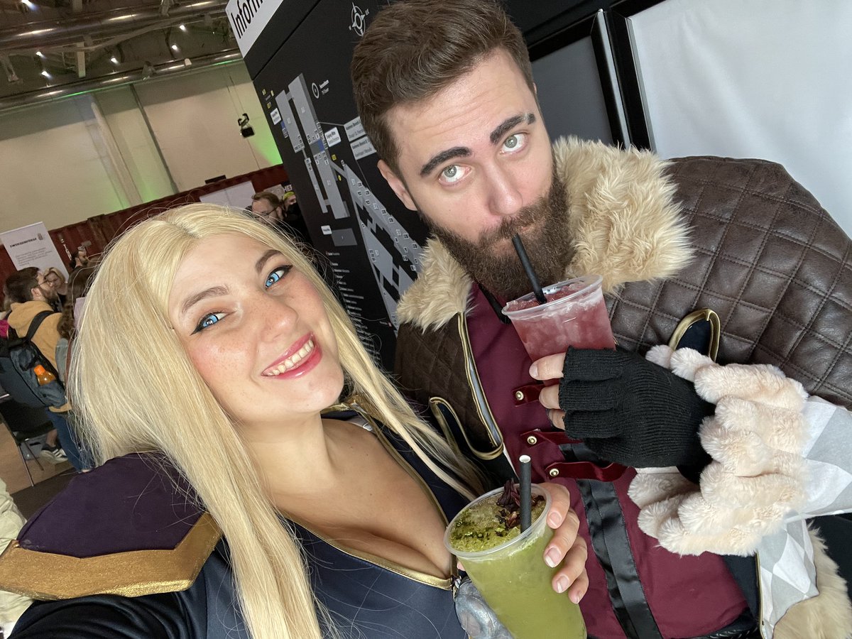 JustawayKitty's tweet photo. Happy Memories from Polaris <3
Immer noch surreal für mich was alles an diesem Wochenende passiert ist >< Das absolute Highlight war aber, dass @xPandorya und @Gronkh unsere Cosplays doch noch gesehen haben 😭💗
#diewildehorde #lysatrya #bronko #cosplay #horde https://t.co/Ed6nWpMOk1